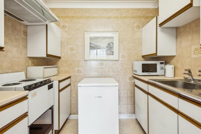 75 Homecross House, Fishers Lane, W4-6.jpg