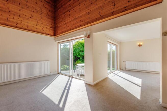 8690525-interior01.jpg