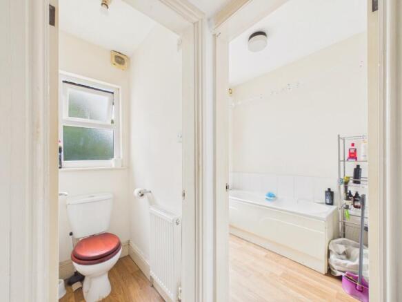 3 bed Flat for sale Image 11