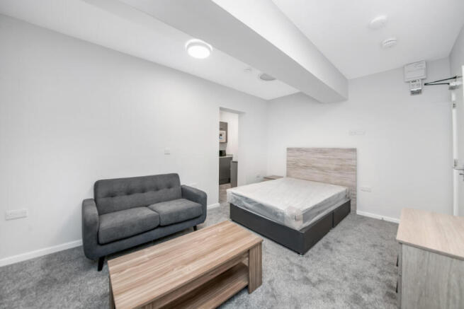 Studio to rent Image 5