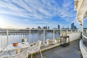 81, 18 Oyster Wharf, Lombard Road, London SW11 3RR