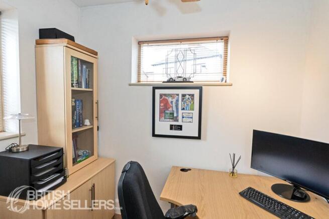 3 bed Bungalow for sale Image 11