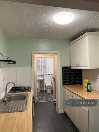 3 bed Terraced to rent Image 5