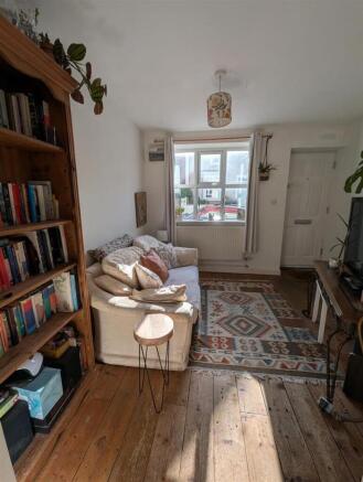 Living room 3.jpg
