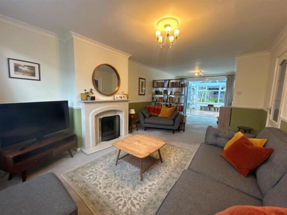 Living Room 2.jpg