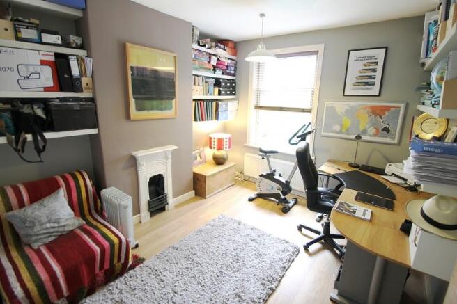 Bedroom/ office
