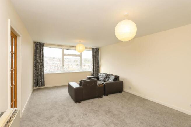 2 bed Apartment to rent Image 5