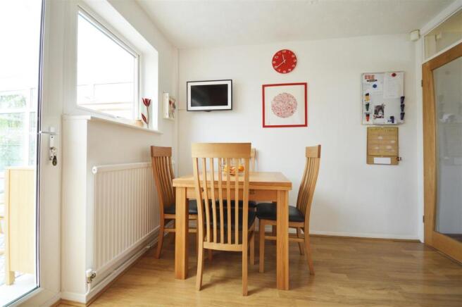 DINING ROOM.jpg