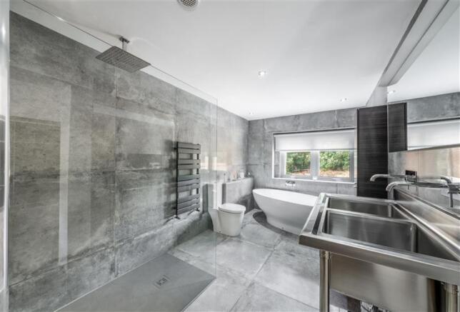 EN SUITE BATHROOM