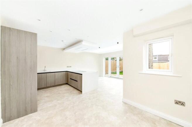 4 bed Detached for sale Image 4