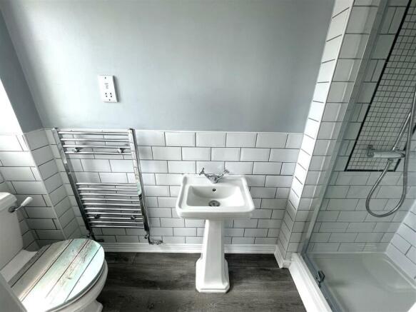 EN SUITE SHOWER ROOM