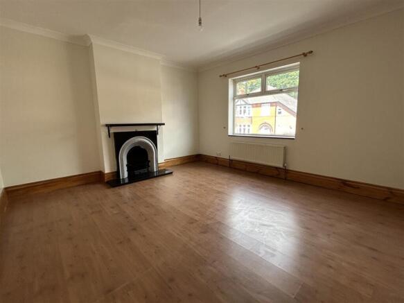 5 bed Semi-Detached to rent Image 10