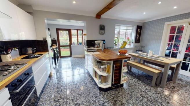 KITCHEN/DINING ROOM