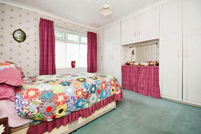 BEDROOM 1.jpg