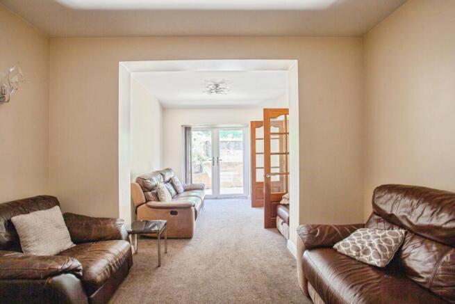 6 bed Semi-Detached for sale Image 8