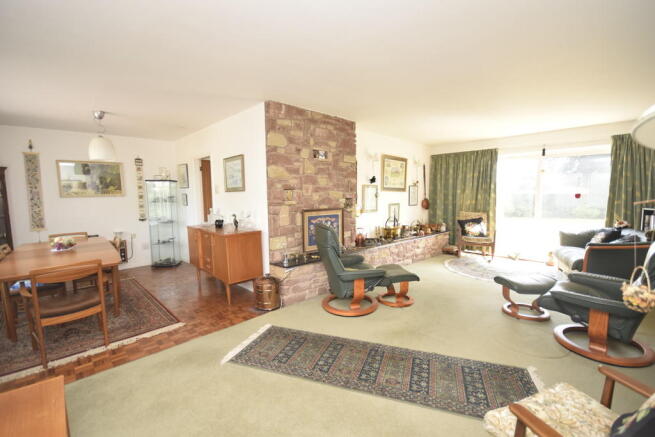 Lounge/Dining