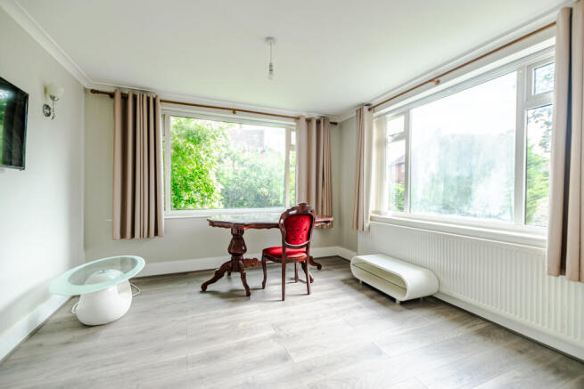5 bed Semi-Detached for sale Image 6