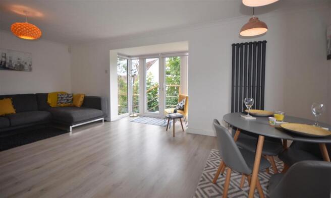 Lounge/Dining Room