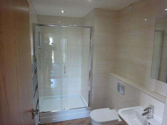 3 bed Apartment to rent Image 4