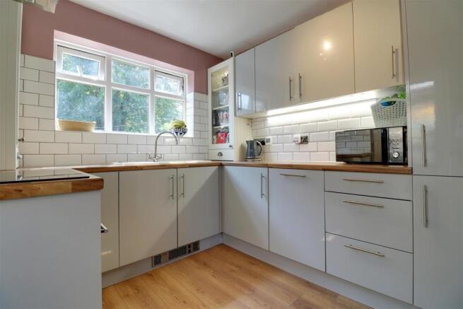 RE-FITTED BREAKFAST KITCHEN measuring