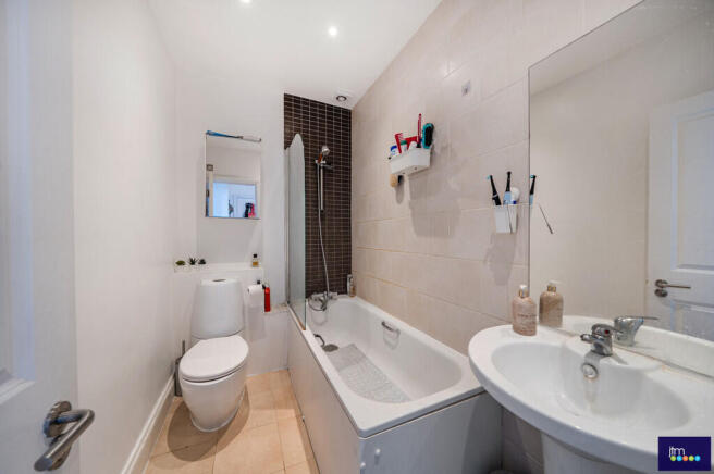 BATHROOM/WC