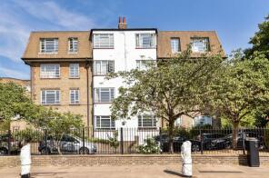 Flat 37, Woodside House, Woodside, London SW19 7QN