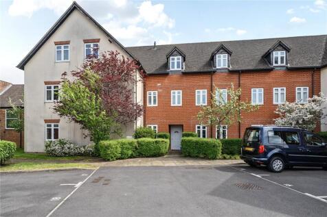 Overton Court, Tongham, Surrey, GU10