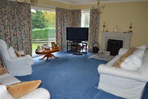 LOUNGE: