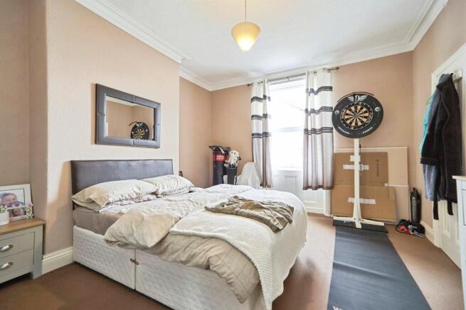 3 bed Apartment for sale Image 4