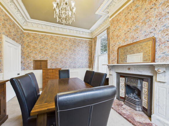6 bed Detached for sale Image 8