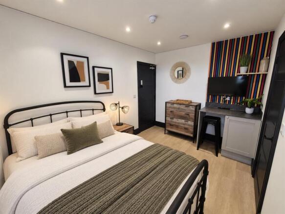 09_Bedroom_main.jpg