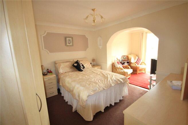 Bed / Dining Room