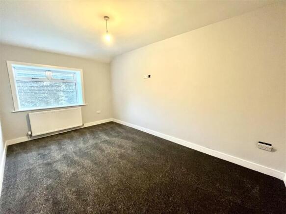 2 bed House to rent Image 4