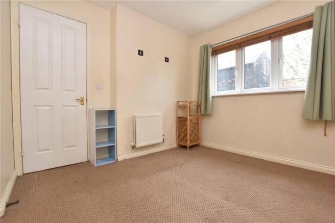 3 bed Town House for sale Image 9