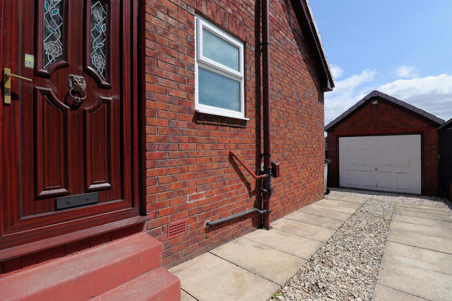 2 bed Bungalow for sale Image 9