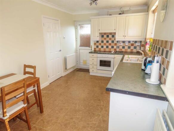 KITCHEN / BREAKFAST ROOM