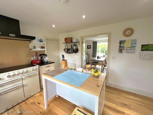 4 bed Detached for sale Image 10