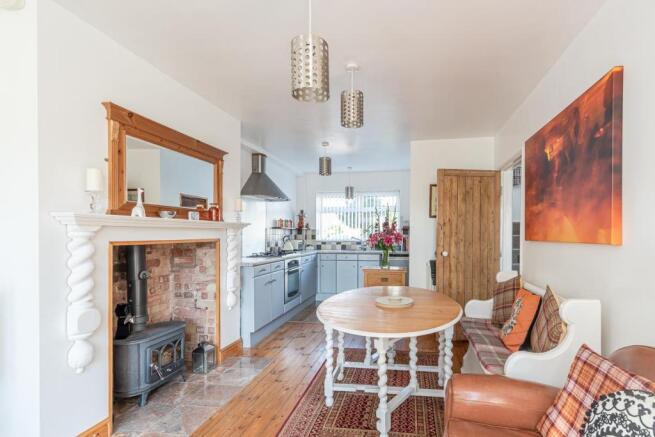 KITCHEN/DINING ROOM