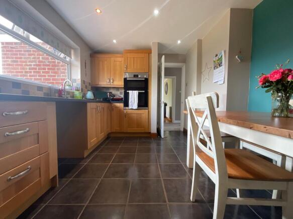 4 bed Detached Bungalow for sale Image 4