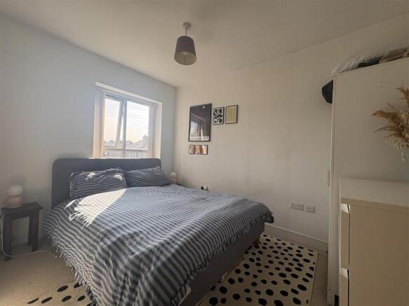 2 bed Flat to rent Image 9