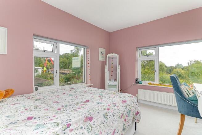 4 bed Semi-Detached for sale Image 11