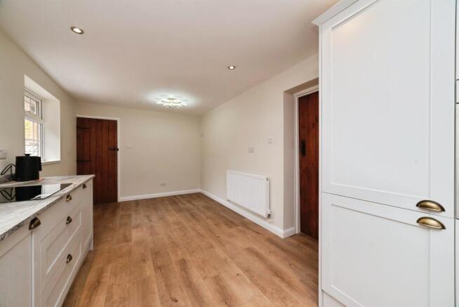 4 bed Detached for sale Image 7