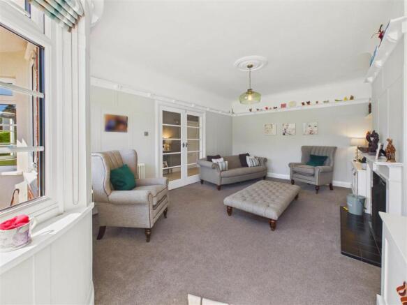 5 bed Semi-Detached for sale Image 4