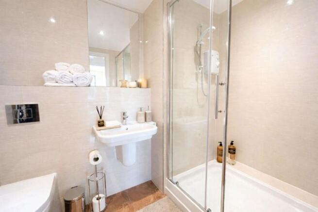 2 bed Apartment to rent Image 8