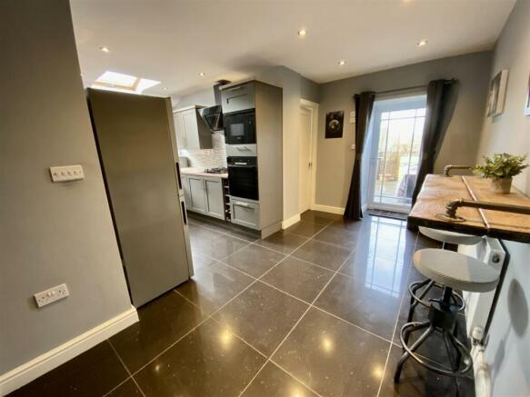Kitchen/Breakfast Area
