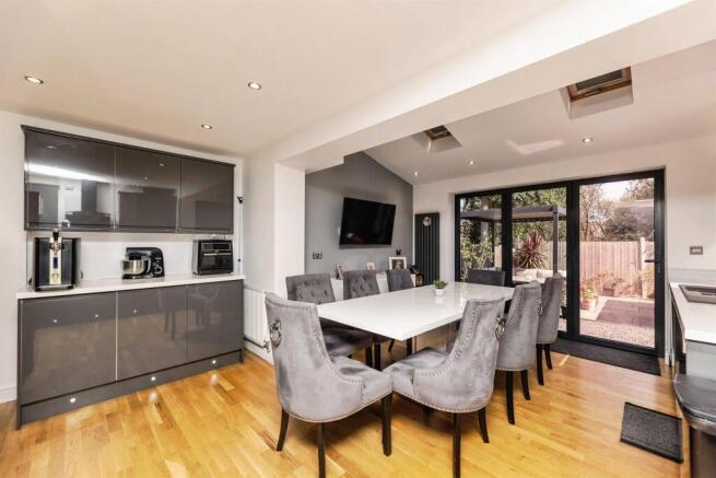 3 bed Semi-Detached for sale Image 10