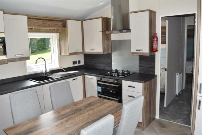 2 bed Park Home for sale Image 4