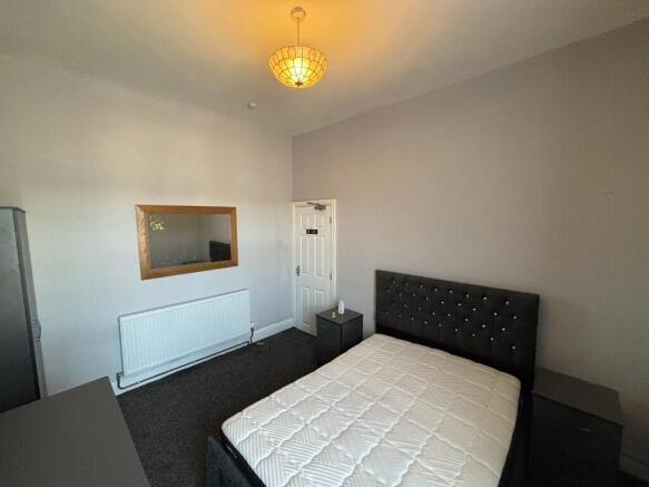 Room 4 (b)