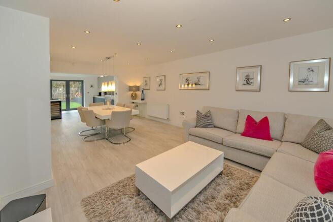 Lounge/Dining Room