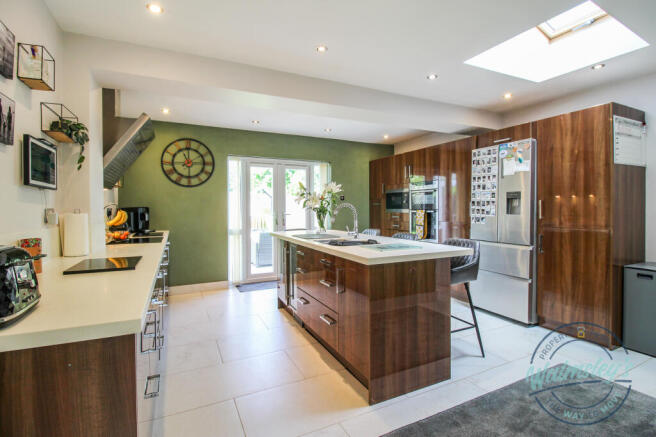 Kitchen breakfast room